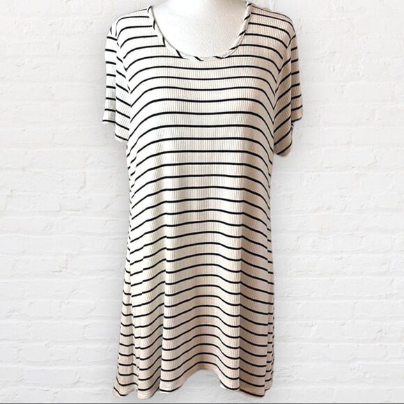 Eyeshadow black and white striped short sleeve scoopneck a-line top SZ 1X - Picture 1 of 11